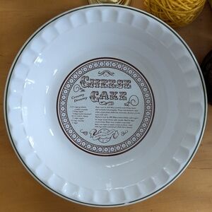 White and Brown Cheesecake Baking Dish